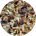Mezcla colorida de hierbas secas con trozos de frutas, pétalos y especias, ideal para infusión.