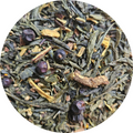 Mezcla de hojas de té verde con bayas y trozos de raíces secas para infusión detox antiflamatorio.