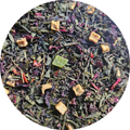 Mezcla de té rojo y verde con trozos secos de frutas y pétalos coloridos.