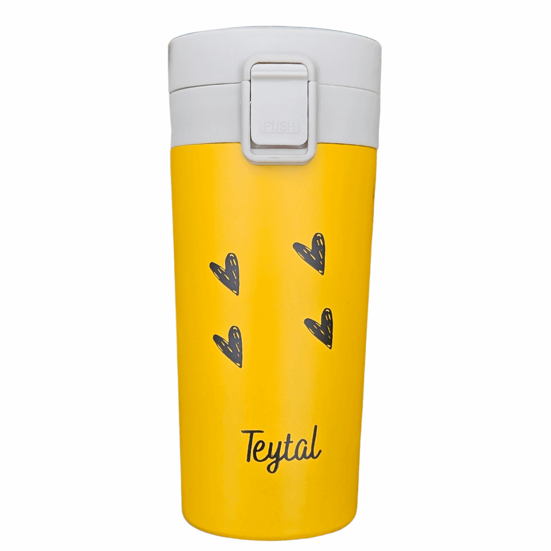 Termo amarillo de acero inox con tapa blanca, corazones negros y texto Teytal.