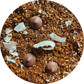 Mezcla de rooibos con trozos de coco blanco y pequeñas esferas de chocolate oscuro.