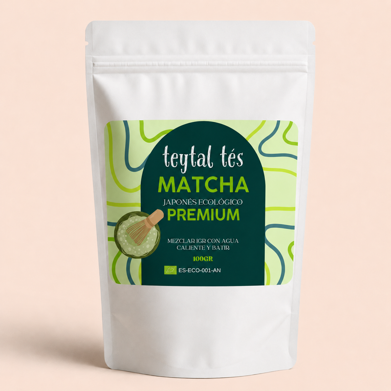 Bolsa blanca mate de 100g de matcha premium con etiqueta verde y amarilla destacada.